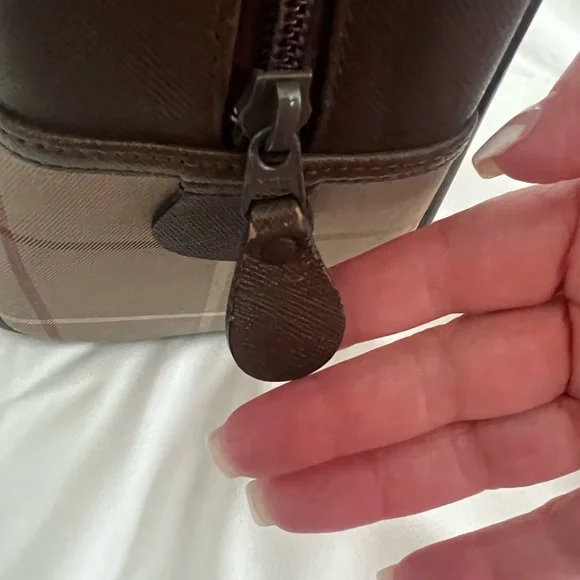 Burberrys Boston bag with Gold Accents - Picture 9 of 16